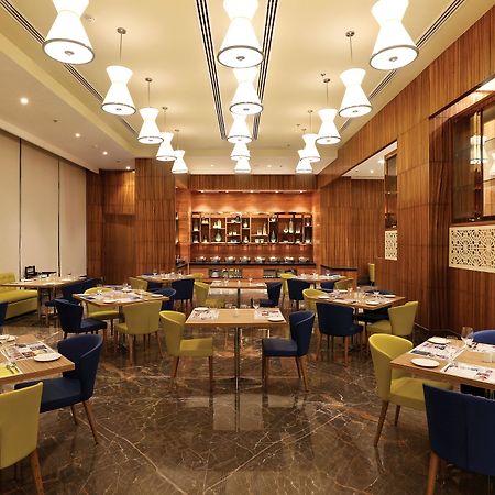 Lemon Tree Hotel Sohna Road Gurgaon Bagian luar foto