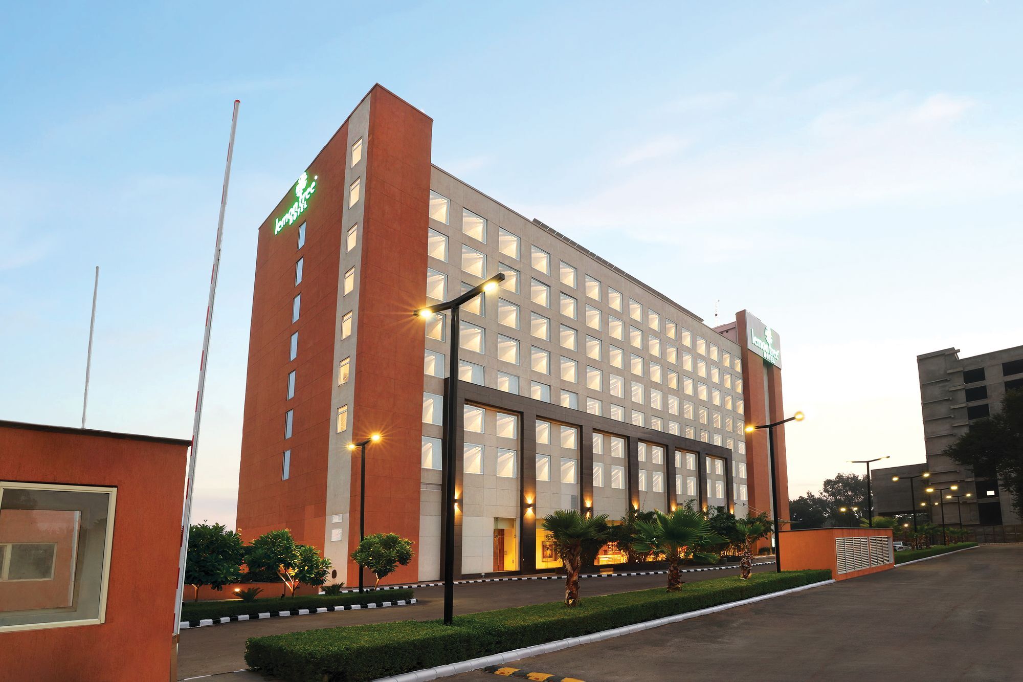 Lemon Tree Hotel Sohna Road Gurgaon Bagian luar foto