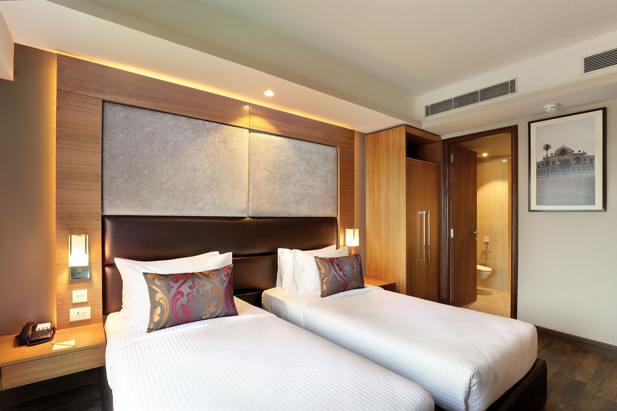 Lemon Tree Hotel Sohna Road Gurgaon Bagian luar foto