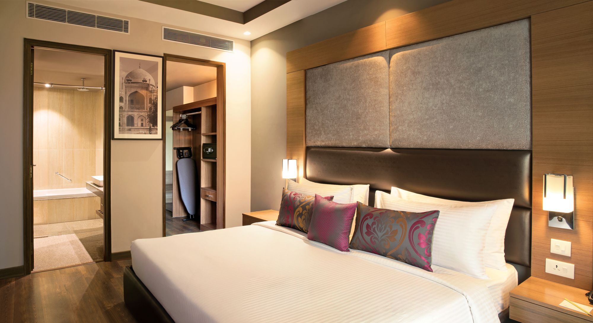 Lemon Tree Hotel Sohna Road Gurgaon Bagian luar foto