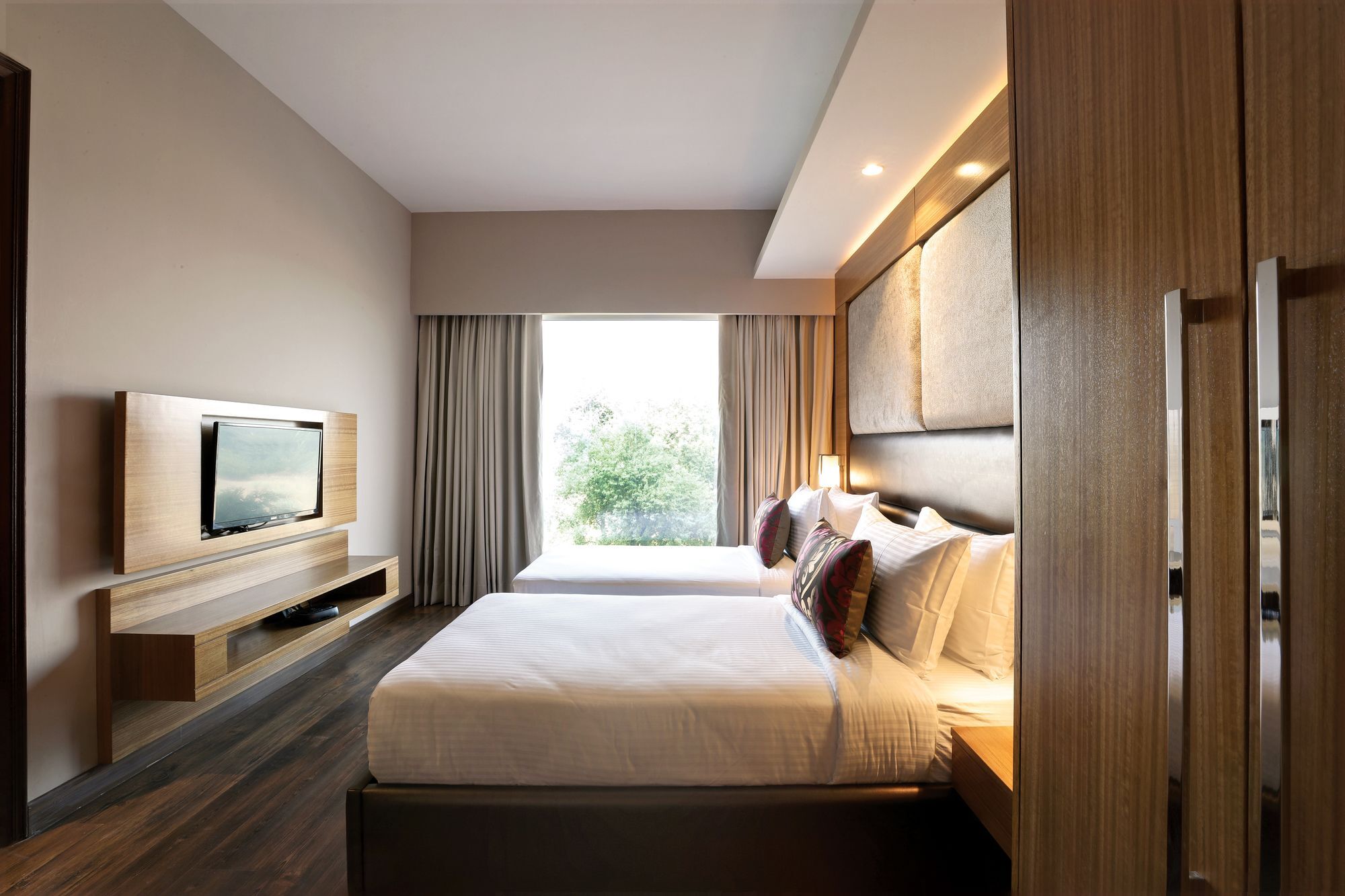 Lemon Tree Hotel Sohna Road Gurgaon Bagian luar foto